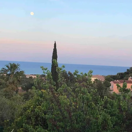 Rez De Avec Jardin Vue Villa *