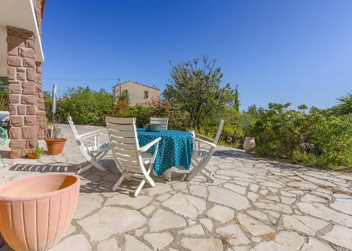 Villa Rez De Avec Jardin Vue *